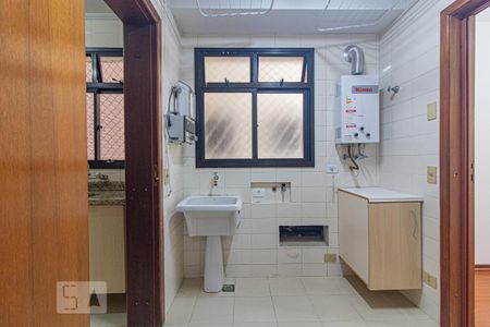 Apartamento para alugar com 137m², 3 quartos e 1 vagaÁrea de Serviço