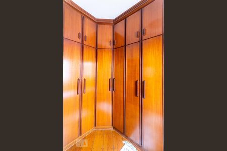 Casa à venda com 716m², 8 quartos e 6 vagas Casa à venda com 716m², 8 quartos e 6 vagasQuarto 2