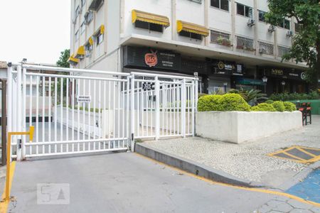 Apartamento à venda com 110m², 3 quartos e sem vaga Apartamento à venda com 110m², 3 quartos e sem vagaFachada e portaria