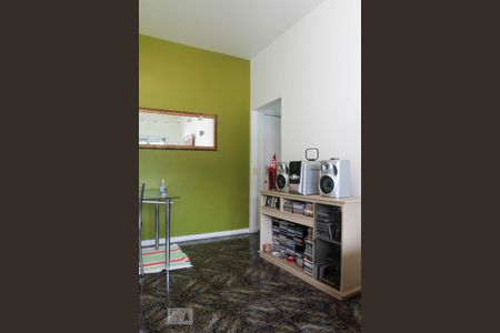 Apartamento à venda com 110m², 3 quartos e sem vaga Apartamento à venda com 110m², 3 quartos e sem vagaSala