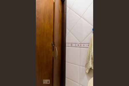 Casa à venda com 100m², 3 quartos e 2 vagas Casa à venda com 100m², 3 quartos e 2 vagasBanheiro social