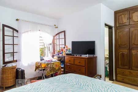 Casa à venda com 100m², 3 quartos e 2 vagas Casa à venda com 100m², 3 quartos e 2 vagasSuíte