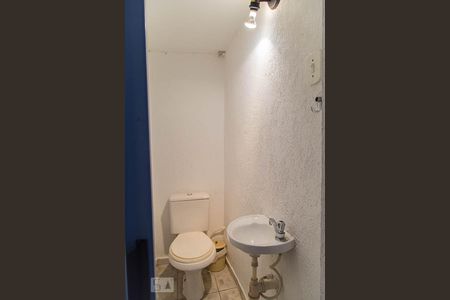 Casa à venda com 100m², 3 quartos e 2 vagas Casa à venda com 100m², 3 quartos e 2 vagasBanheiro do subsolo