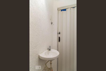 Casa à venda com 100m², 3 quartos e 2 vagas Casa à venda com 100m², 3 quartos e 2 vagasBanheiro do subsolo