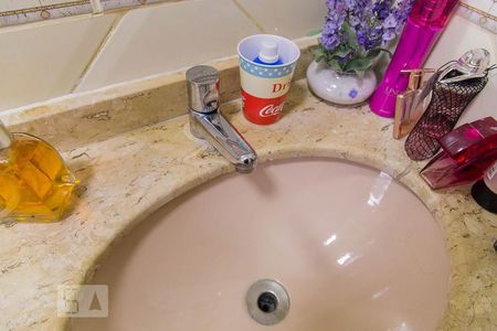 Casa à venda com 100m², 3 quartos e 2 vagas Casa à venda com 100m², 3 quartos e 2 vagasBanheiro da suíte - Torneira