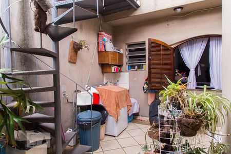 Casa à venda com 100m², 3 quartos e 2 vagas Casa à venda com 100m², 3 quartos e 2 vagasQuintal