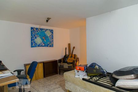 Casa à venda com 100m², 3 quartos e 2 vagas Casa à venda com 100m², 3 quartos e 2 vagasSuíte do subsolo