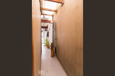 Casa à venda com 100m², 3 quartos e 2 vagas Casa à venda com 100m², 3 quartos e 2 vagasCorredor