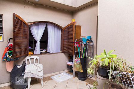 Casa à venda com 100m², 3 quartos e 2 vagas Casa à venda com 100m², 3 quartos e 2 vagasQuintal