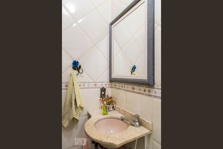 Casa à venda com 100m², 3 quartos e 2 vagas Casa à venda com 100m², 3 quartos e 2 vagasBanheiro social