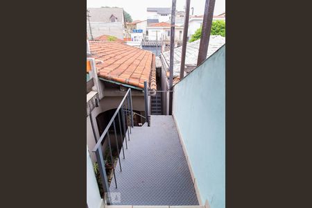 Casa à venda com 100m², 3 quartos e 2 vagas Casa à venda com 100m², 3 quartos e 2 vagasEscada