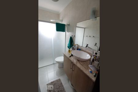 Casa à venda com 164m², 3 quartos e 4 vagas Casa à venda com 164m², 3 quartos e 4 vagasBanheiro Social