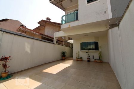 Casa à venda com 164m², 3 quartos e 4 vagas Casa à venda com 164m², 3 quartos e 4 vagasGaragem