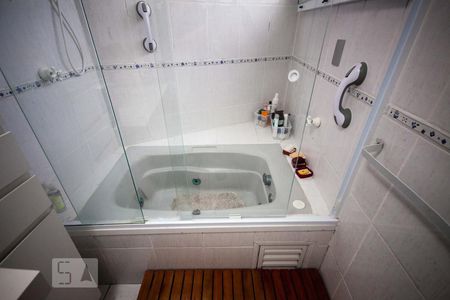 Apartamento à venda com 80m², 2 quartos e 1 vaga Apartamento à venda com 80m², 2 quartos e 1 vagaBanheiro Suite