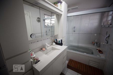 Apartamento à venda com 80m², 2 quartos e 1 vaga Apartamento à venda com 80m², 2 quartos e 1 vagaBanheiro Suite