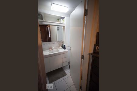Apartamento à venda com 80m², 2 quartos e 1 vaga Apartamento à venda com 80m², 2 quartos e 1 vagaBanheiro Suite