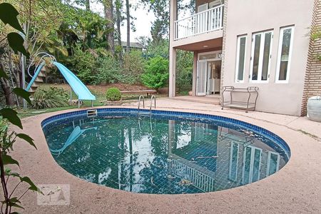 Casa de condomínio à venda com 375m², 3 quartos e 4 vagas Casa de condomínio à venda com 375m², 3 quartos e 4 vagasPiscina e área gourmet