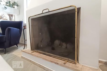 Detalhe sala - Lareira de casa de condomínio à venda com 3 quartos, 375m² em Alphaville, Santana de Parnaíba