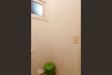 Casa de condomínio à venda com 375m², 3 quartos e 4 vagas Casa de condomínio à venda com 375m², 3 quartos e 4 vagasLavabo