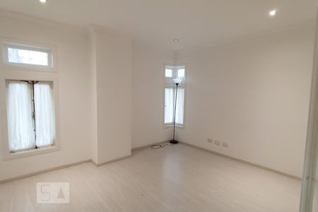 Casa de condomínio à venda com 375m², 3 quartos e 4 vagas Casa de condomínio à venda com 375m², 3 quartos e 4 vagasSala de TV