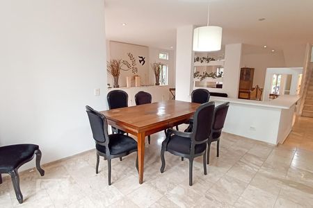 Sala de estar e jantar de casa de condomínio à venda com 3 quartos, 375m² em Alphaville, Santana de Parnaíba