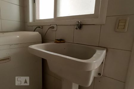 Casa de condomínio à venda com 375m², 3 quartos e 4 vagas Casa de condomínio à venda com 375m², 3 quartos e 4 vagasDetalhe área de serviço - Tanque