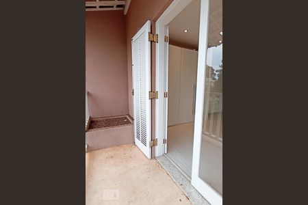 Casa de condomínio à venda com 375m², 3 quartos e 4 vagas Casa de condomínio à venda com 375m², 3 quartos e 4 vagasVaranda da suíte 2