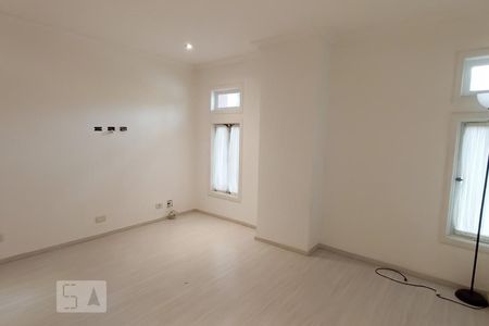 Casa de condomínio à venda com 375m², 3 quartos e 4 vagas Casa de condomínio à venda com 375m², 3 quartos e 4 vagasSala de TV