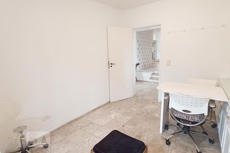 Casa de condomínio à venda com 375m², 3 quartos e 4 vagas Casa de condomínio à venda com 375m², 3 quartos e 4 vagasEscritório