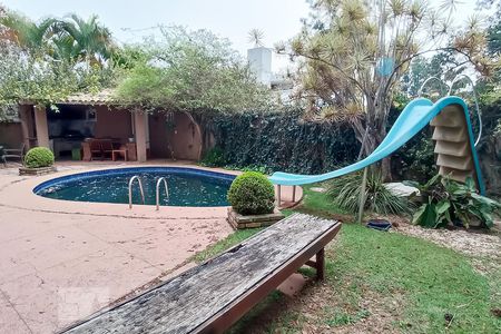 Casa de condomínio à venda com 375m², 3 quartos e 4 vagas Casa de condomínio à venda com 375m², 3 quartos e 4 vagasPiscina e área gourmet