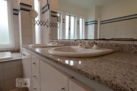 Casa de condomínio à venda com 375m², 3 quartos e 4 vagas Casa de condomínio à venda com 375m², 3 quartos e 4 vagasDetalhe banheiro da suíte 3 - Pias