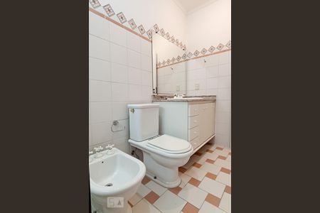 Casa de condomínio à venda com 375m², 3 quartos e 4 vagas Casa de condomínio à venda com 375m², 3 quartos e 4 vagasBanheiro da suíte