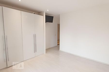 Casa de condomínio à venda com 375m², 3 quartos e 4 vagas Casa de condomínio à venda com 375m², 3 quartos e 4 vagasSuíte 2