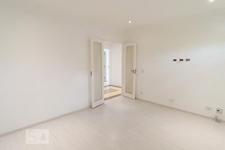 Casa de condomínio à venda com 375m², 3 quartos e 4 vagas Casa de condomínio à venda com 375m², 3 quartos e 4 vagasSala de TV