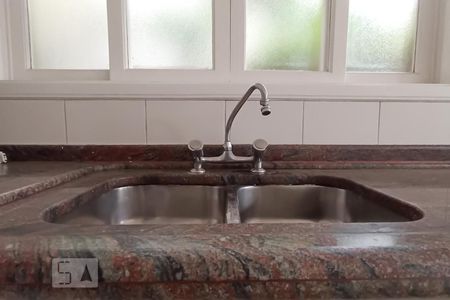 Casa de condomínio à venda com 375m², 3 quartos e 4 vagas Casa de condomínio à venda com 375m², 3 quartos e 4 vagasDetalhe cozinha - Pia