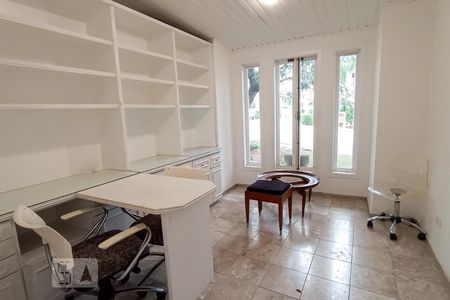 Casa de condomínio à venda com 375m², 3 quartos e 4 vagas Casa de condomínio à venda com 375m², 3 quartos e 4 vagasEscritório