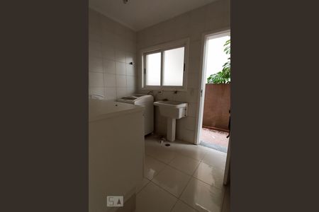 Casa de condomínio à venda com 375m², 3 quartos e 4 vagas Casa de condomínio à venda com 375m², 3 quartos e 4 vagasÁrea de serviço