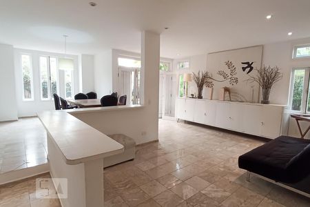 Sala de estar e jantar de casa de condomínio à venda com 3 quartos, 375m² em Alphaville, Santana de Parnaíba