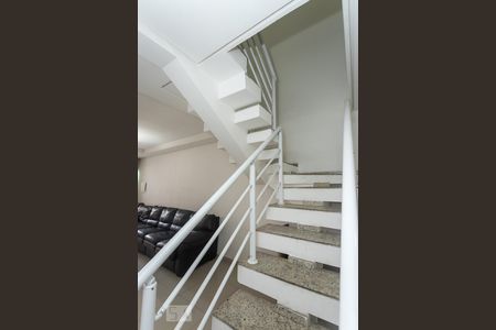 Escada de casa à venda com 3 quartos, 120m² em Vila Ema, São Paulo