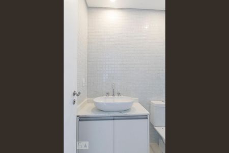 Banheiro da Suíte de apartamento para alugar com 2 quartos, 70m² em Melville Empresarial Ii, Barueri