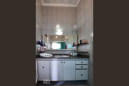 Casa à venda com 350m², 4 quartos e 3 vagas Casa à venda com 350m², 4 quartos e 3 vagasBanheiro da Suíte 2