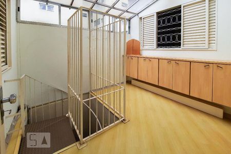 Casa à venda com 350m², 4 quartos e 3 vagas Casa à venda com 350m², 4 quartos e 3 vagasVaranda 1