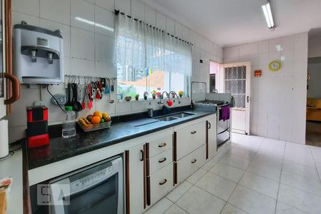 Casa à venda com 350m², 4 quartos e 3 vagas Casa à venda com 350m², 4 quartos e 3 vagasCozinha