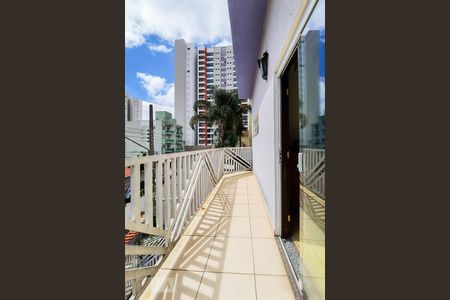 Casa à venda com 350m², 4 quartos e 3 vagas Casa à venda com 350m², 4 quartos e 3 vagasVaranda da Suíte 1