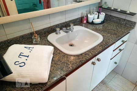 Casa à venda com 350m², 4 quartos e 3 vagas Casa à venda com 350m², 4 quartos e 3 vagasBanheiro da Suíte 2