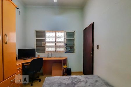 Casa à venda com 350m², 4 quartos e 3 vagas Casa à venda com 350m², 4 quartos e 3 vagasQuarto 2