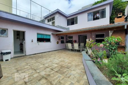 Casa à venda com 350m², 4 quartos e 3 vagas Casa à venda com 350m², 4 quartos e 3 vagasVaranda Gourmet