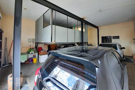 Casa à venda com 350m², 4 quartos e 3 vagas Casa à venda com 350m², 4 quartos e 3 vagasGaragem