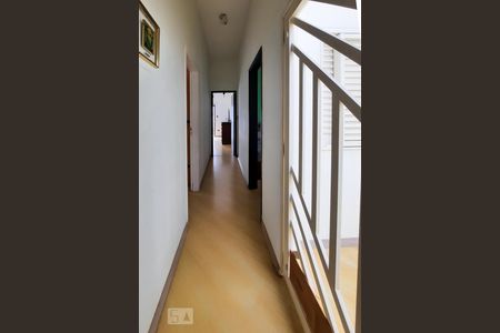 Casa à venda com 350m², 4 quartos e 3 vagas Casa à venda com 350m², 4 quartos e 3 vagasCorredor
