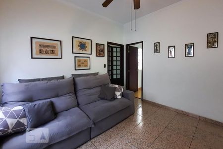Casa à venda com 350m², 4 quartos e 3 vagas Casa à venda com 350m², 4 quartos e 3 vagasSala de TV